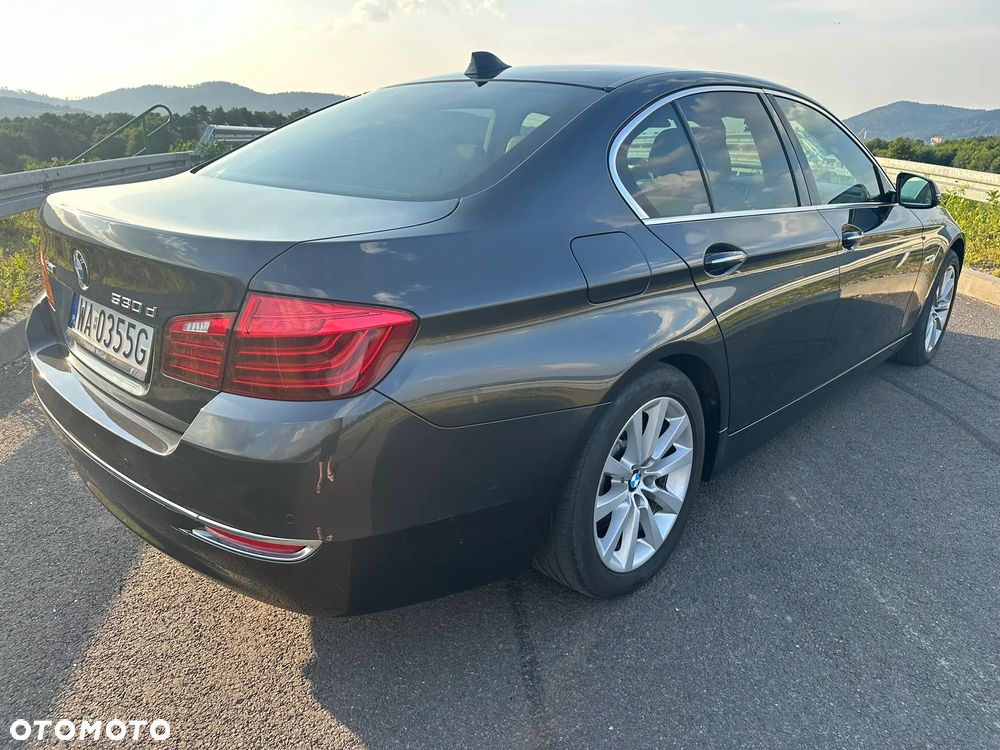 BMW Seria 5 530d xDrive Luxury Line - 11