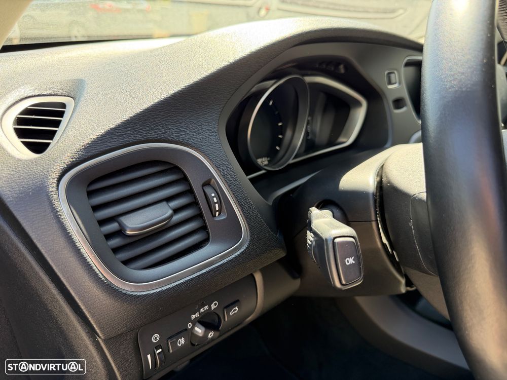 Volvo V40 D3 Momentum - 16