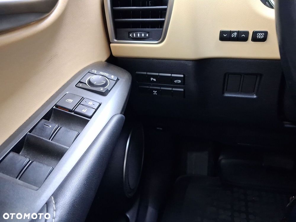 Lexus NX 200t Comfort AWD - 21