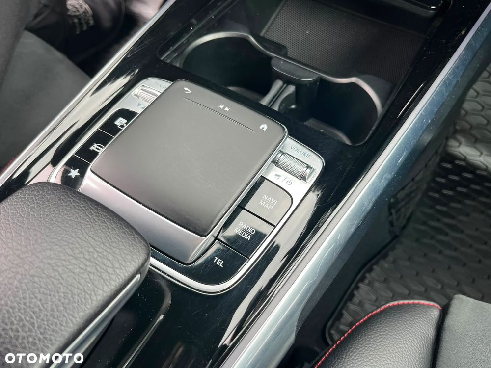 Mercedes-Benz GLB 250 4-Matic 8G-DCT - 32