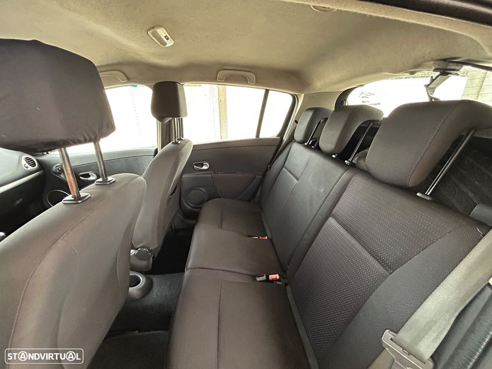 Renault Clio 1.2 16V Dynamique S - 9