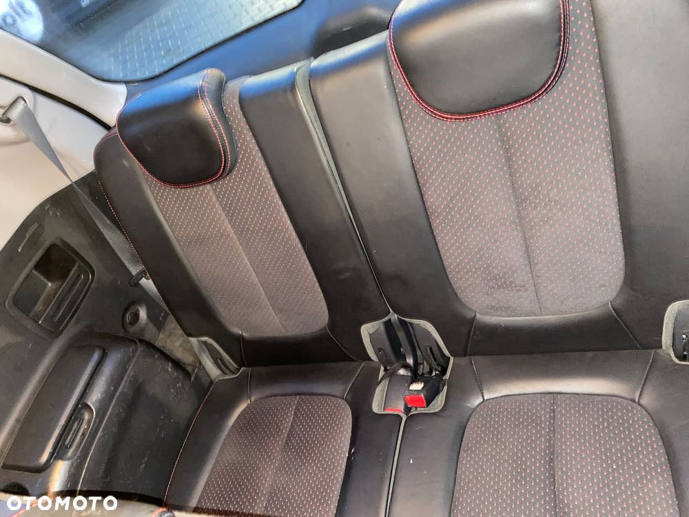 Kia Carens - 12