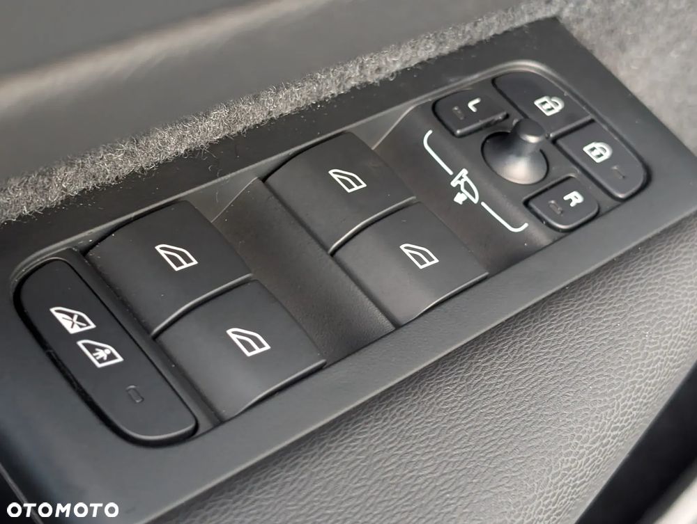 Volvo XC 40 B4 AWD Ultimate Dark - 29