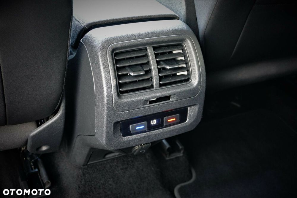 Volkswagen Touran 2.0 TDI BMT Highline DSG - 24