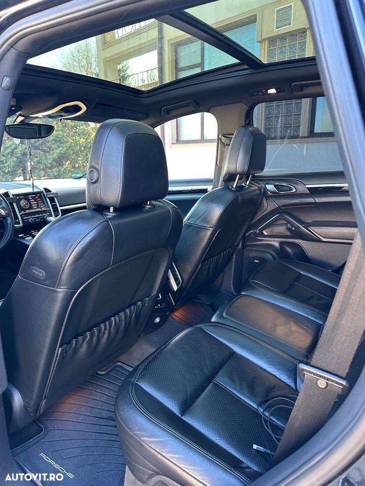 Porsche Cayenne Platinum Edition - 12
