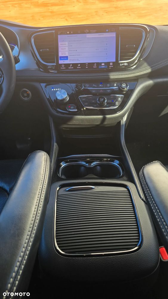 Chrysler Pacifica - 25