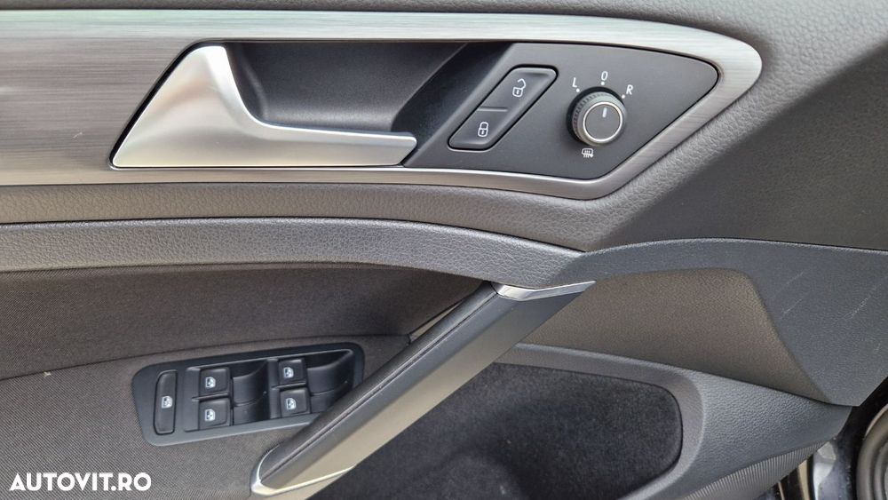 Volkswagen Golf - 12