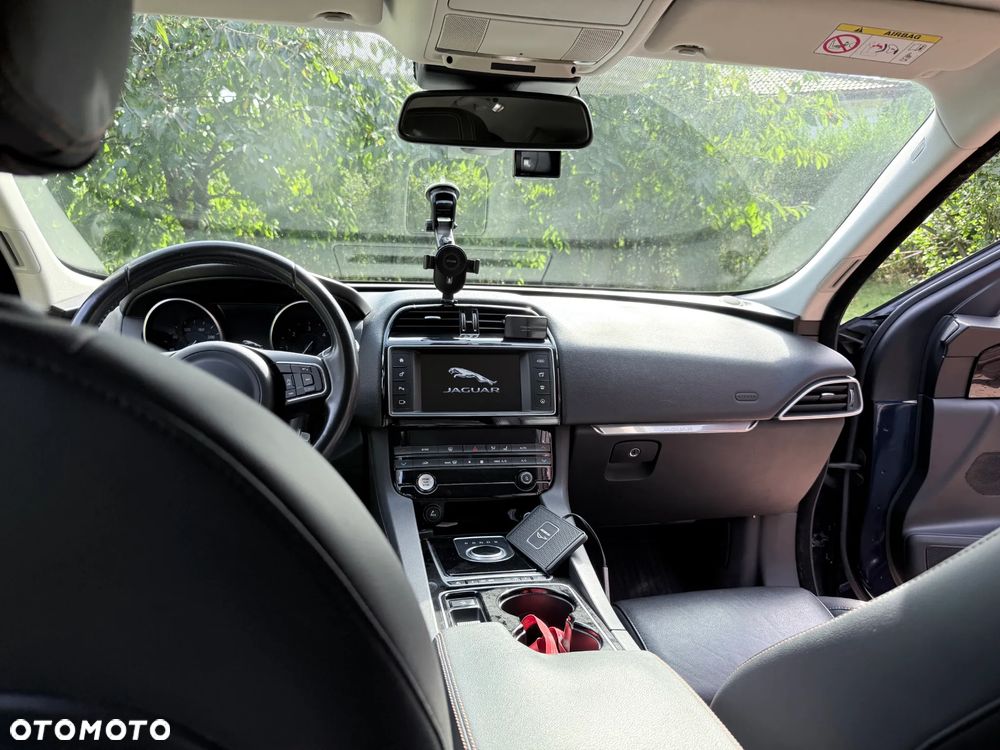 Jaguar F-Pace 2.0 i4D AWD Prestige - 19