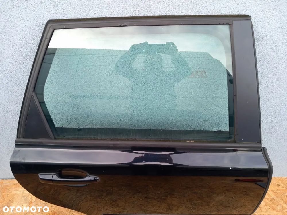 drzwi tylne prawe tył kompletne volvo v50 kombi lift 2010r czarne - 2