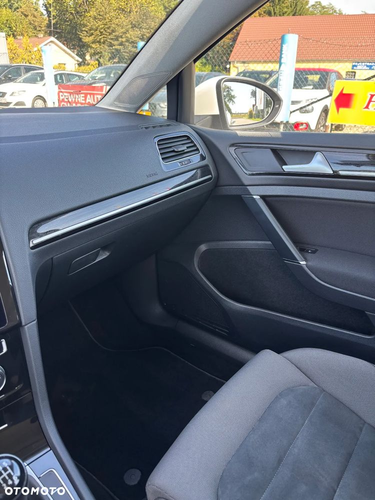 Volkswagen Golf - 28