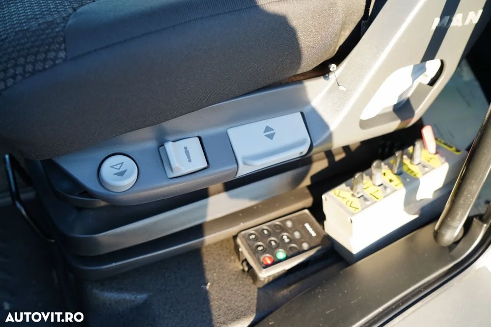 MAN TGS 26.440 / AUTOCARNIER / MARREL AL TAM 20U / 20 T / 6x2 / PUNTE DE DIRECȚIE RIDICABILĂ / ANVELOPE 100% / EURO 6 - 30