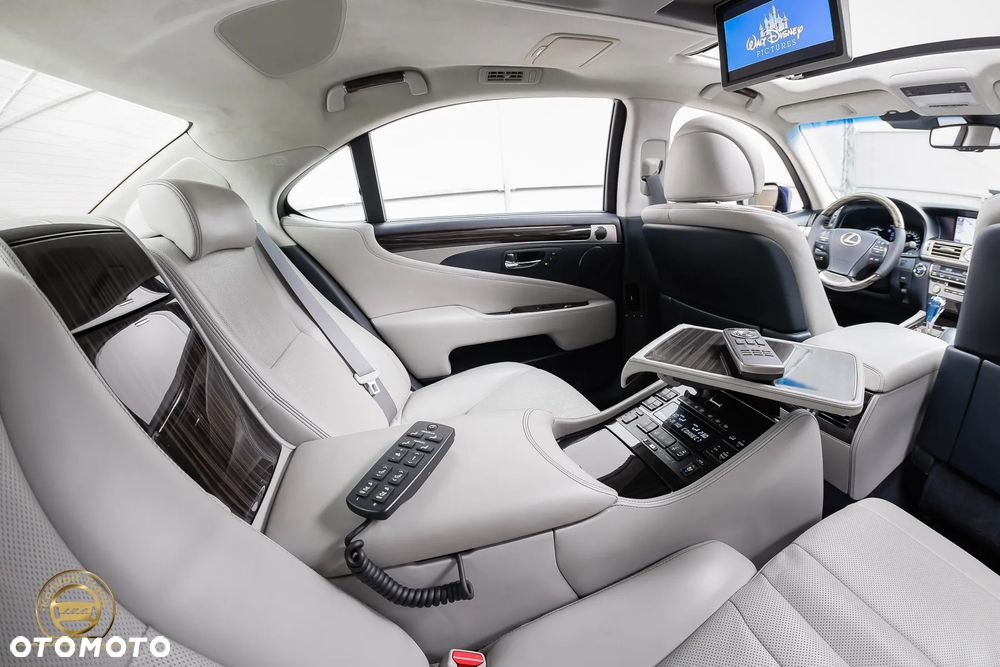 Lexus LS - 10