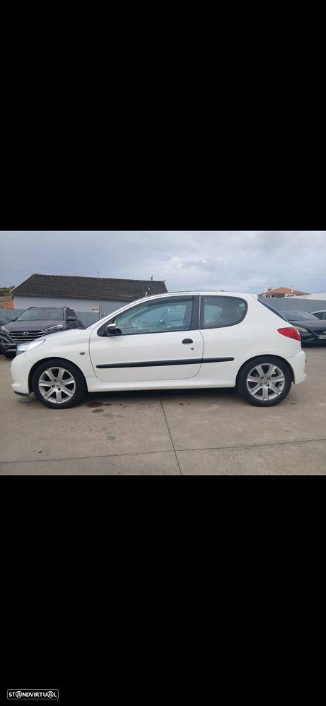 Peugeot 206 2011 photo 5