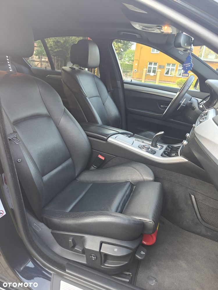 BMW Seria 5 525d - 35