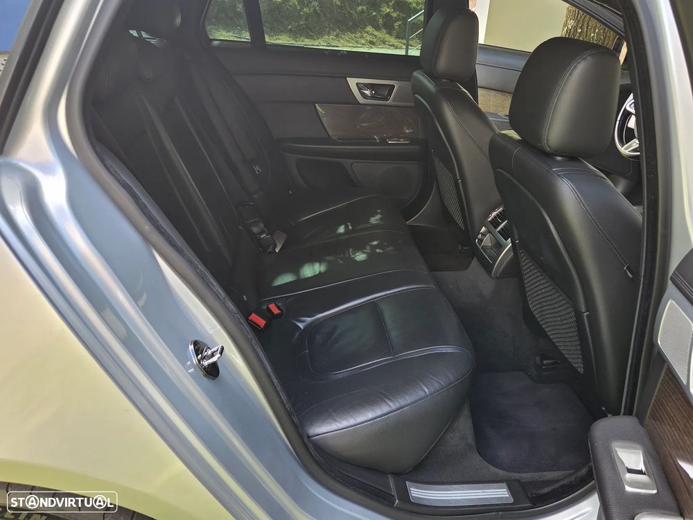 Jaguar XF Sportbrake 2.2 - 14