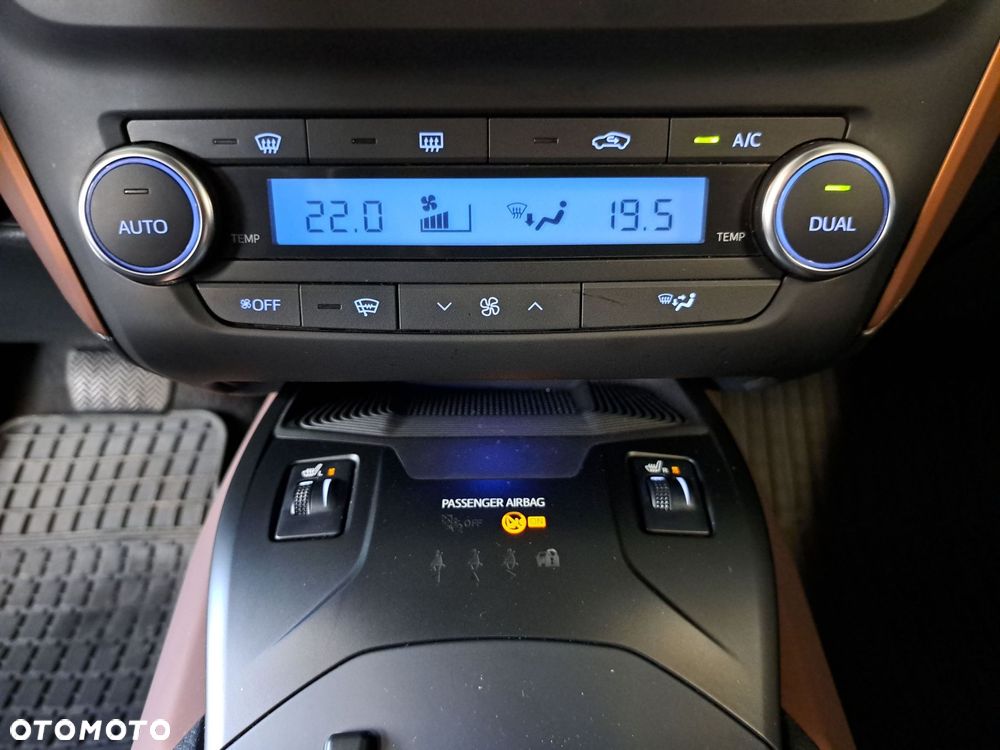 Toyota Avensis 2.0 Premium MS - 29