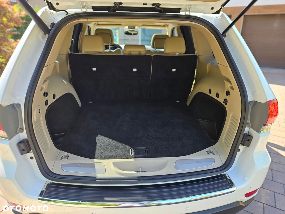 Jeep Grand Cherokee - 24