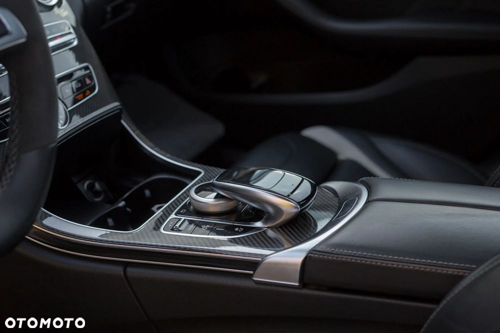 Mercedes-Benz Klasa C AMG 63 S AMG Speedshift 7G-MCT - 24