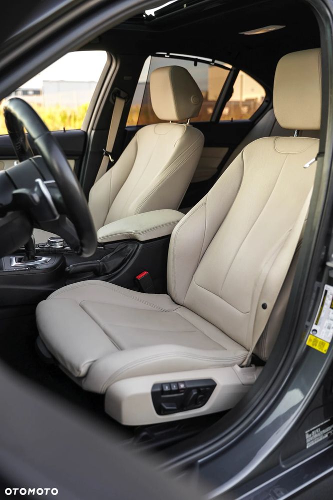 BMW Seria 3 335i Sport-Aut Sport Line - 24