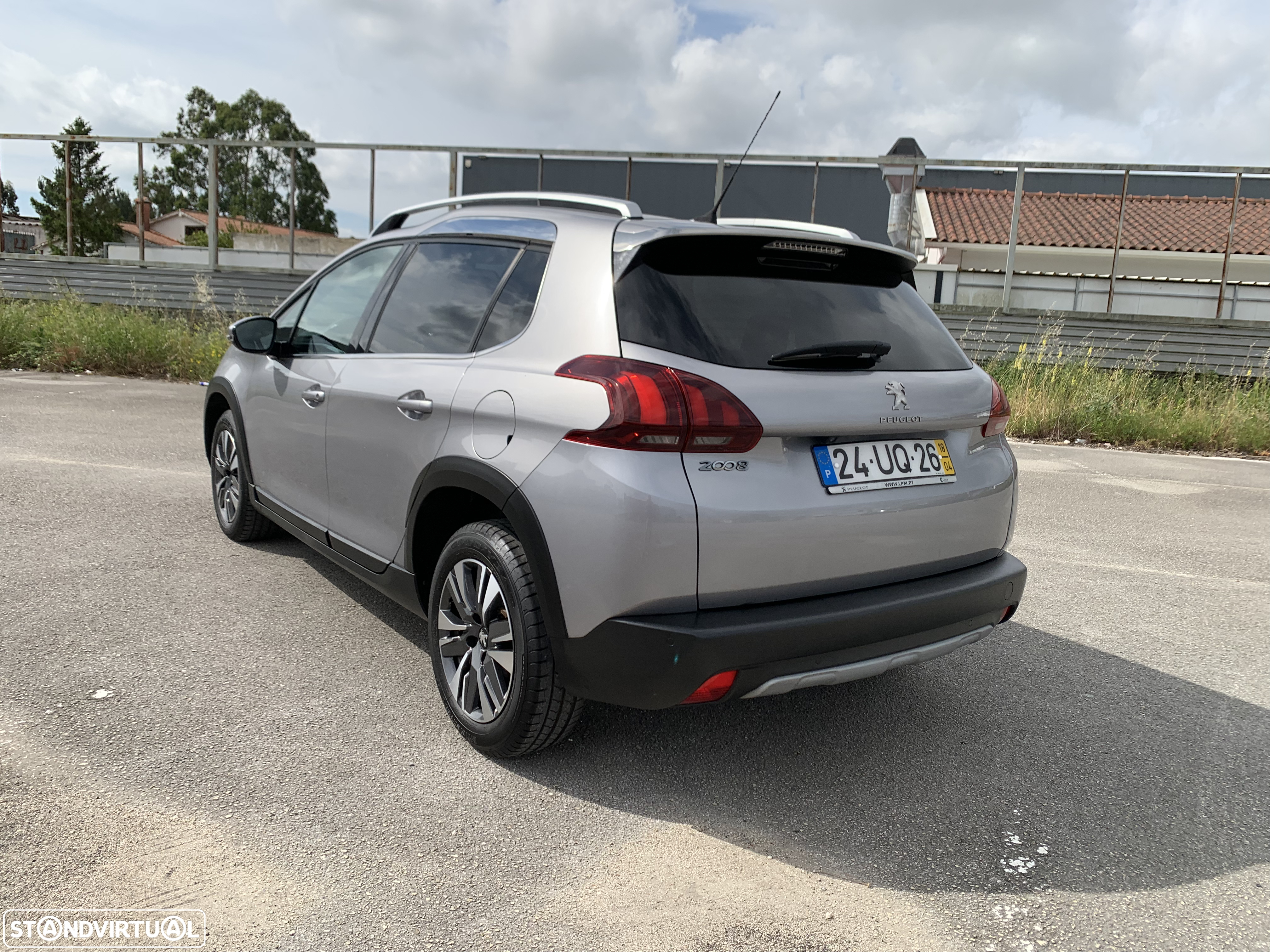 Peugeot 2008 1.2 PureTech Allure - 4