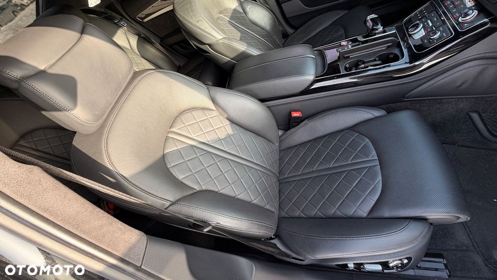 Audi S8 Plus - 28