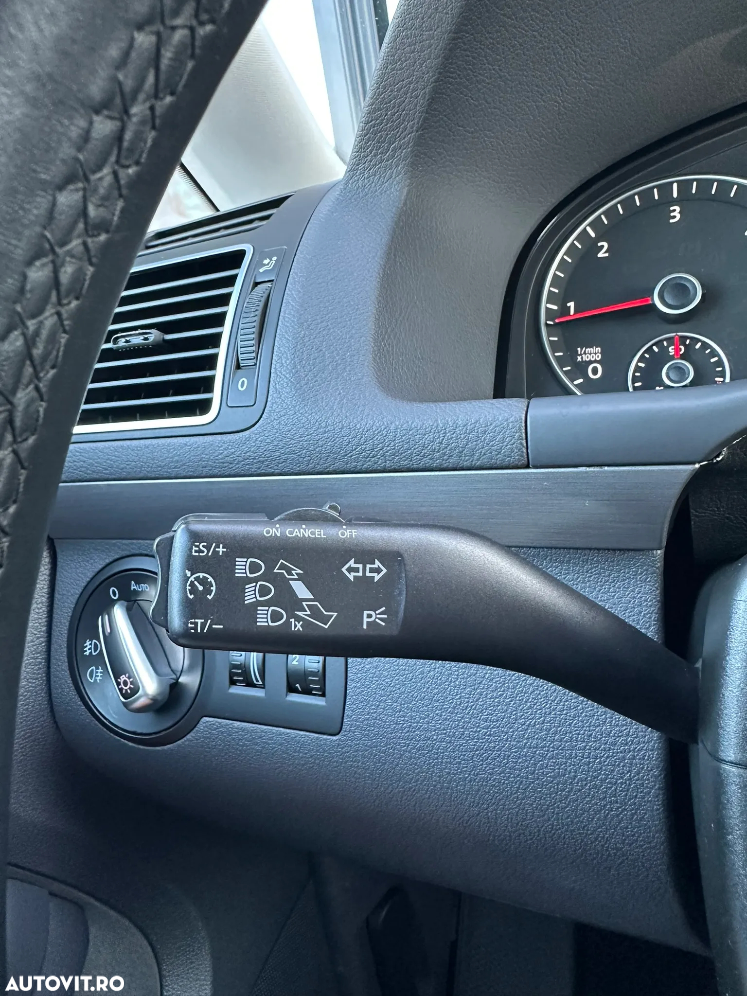 Volkswagen Touran 1.6 TDI DPF BlueMotion Technology DSG Comfortline - 33