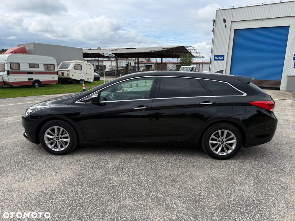 Hyundai i40 Kombi blue 1.6 Family+ - 12