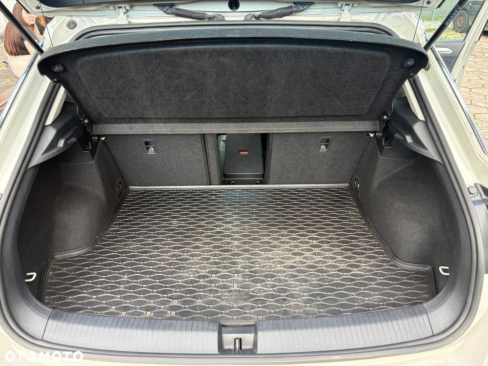 Volkswagen T-Roc - 19