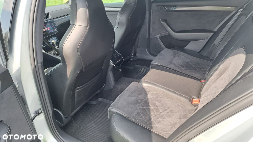 Skoda Superb 2.0 TDI DSG Sportline - 22