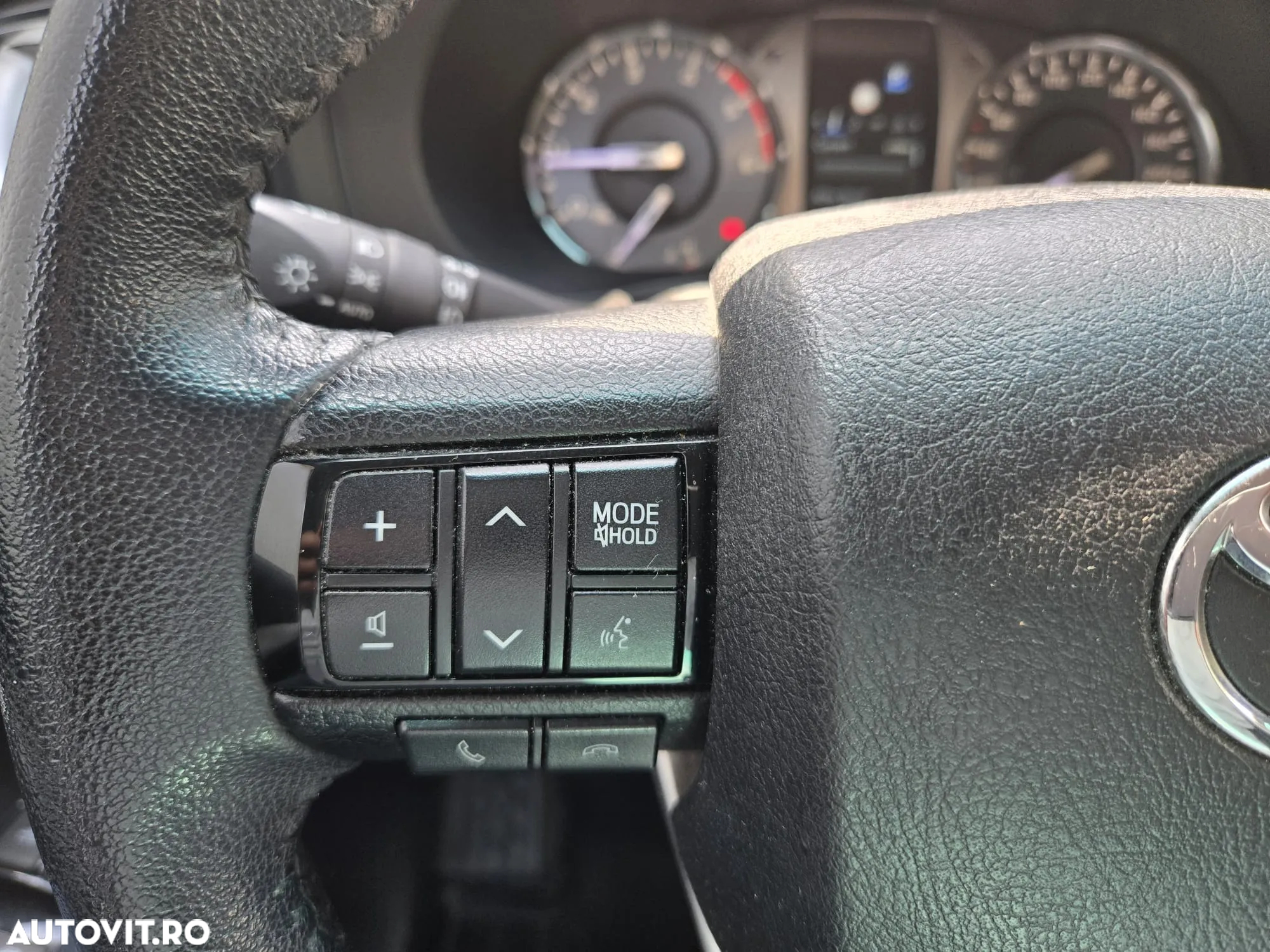 Toyota Hilux 2.4D 150CP 4x4 Double Cab AT Executive - 24