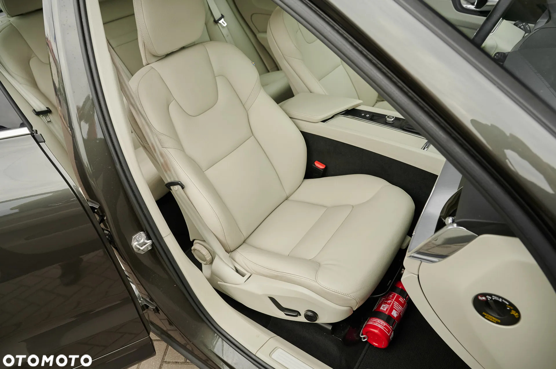 Volvo XC 60 T4 Momentum Pro - 6