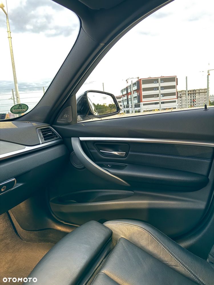 BMW Seria 3 320d M Sport - 9
