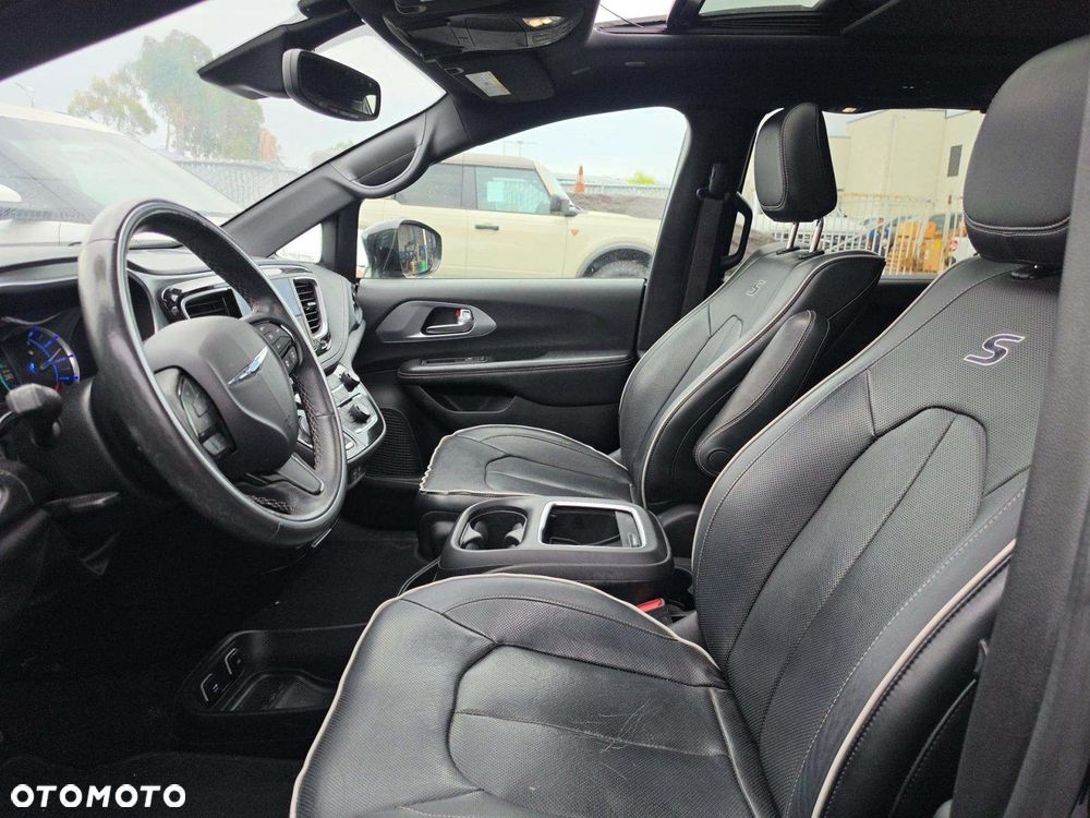 Chrysler Pacifica - 5
