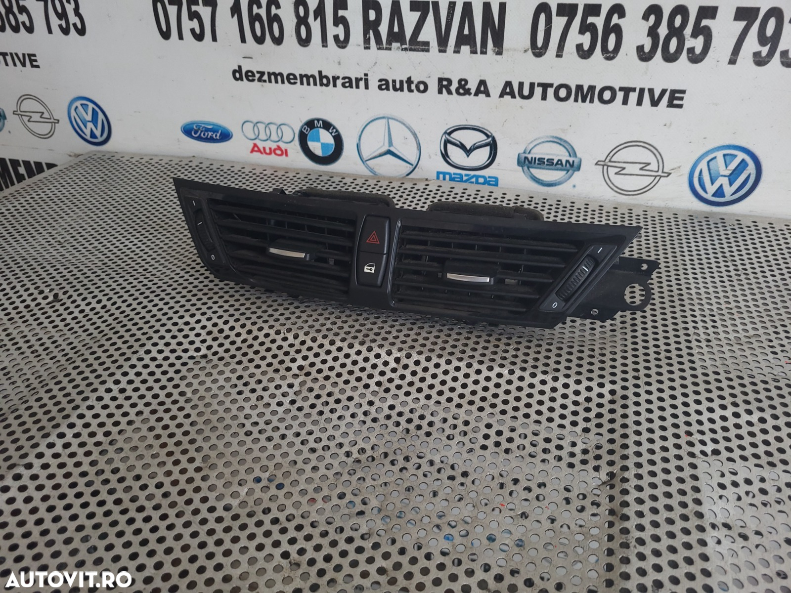 Grile Grila Aerisire Ventilatie Bord Centrala Bmw X1 E84 Volan Stanga Dezmembrez Bmw X1 E84 2.0 Die - 3