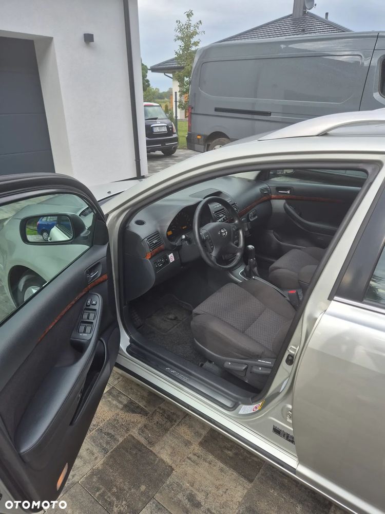 Toyota Avensis 1.8 VVT-i Terra Plus - 15