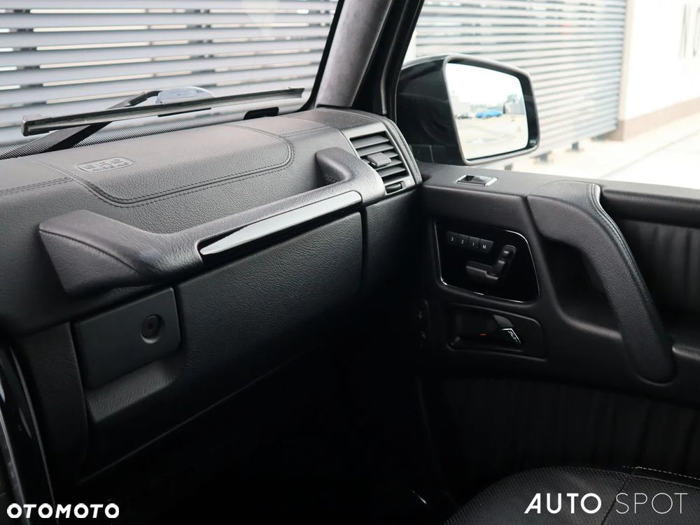 Mercedes-Benz Klasa G AMG 63 AMG SPEEDSHIFT 7G-TRONIC - 36