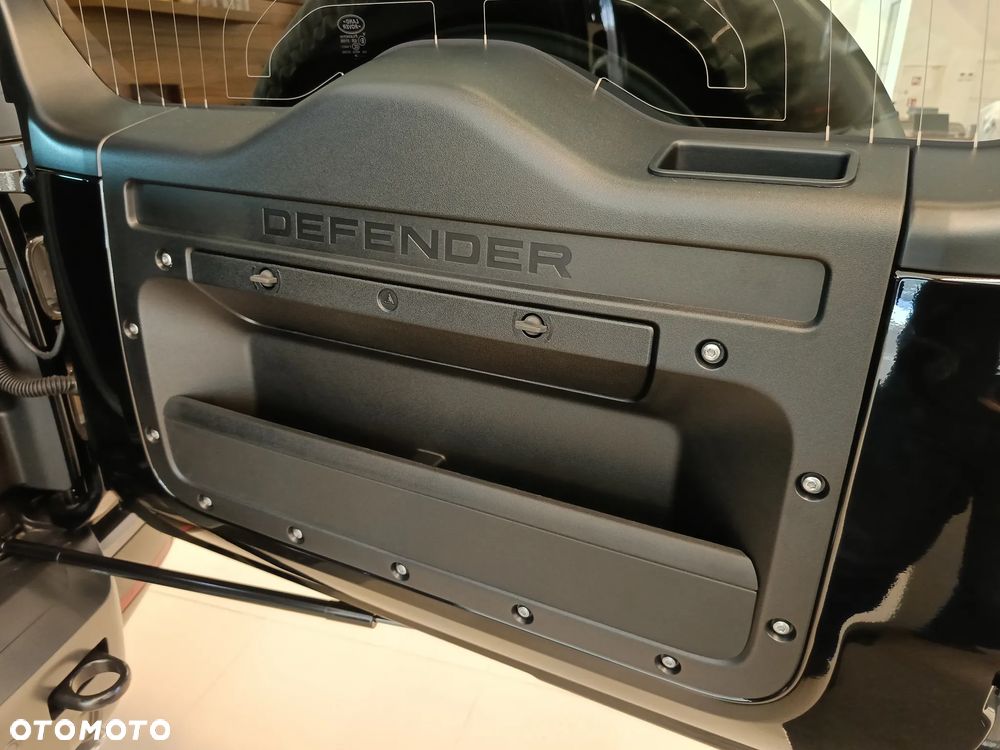 Land Rover Defender 5.0 P500 V8 - 38