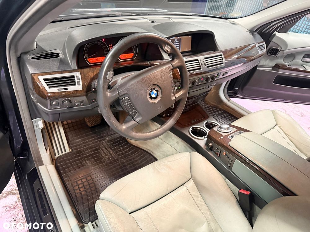 BMW Seria 7 745i - 20