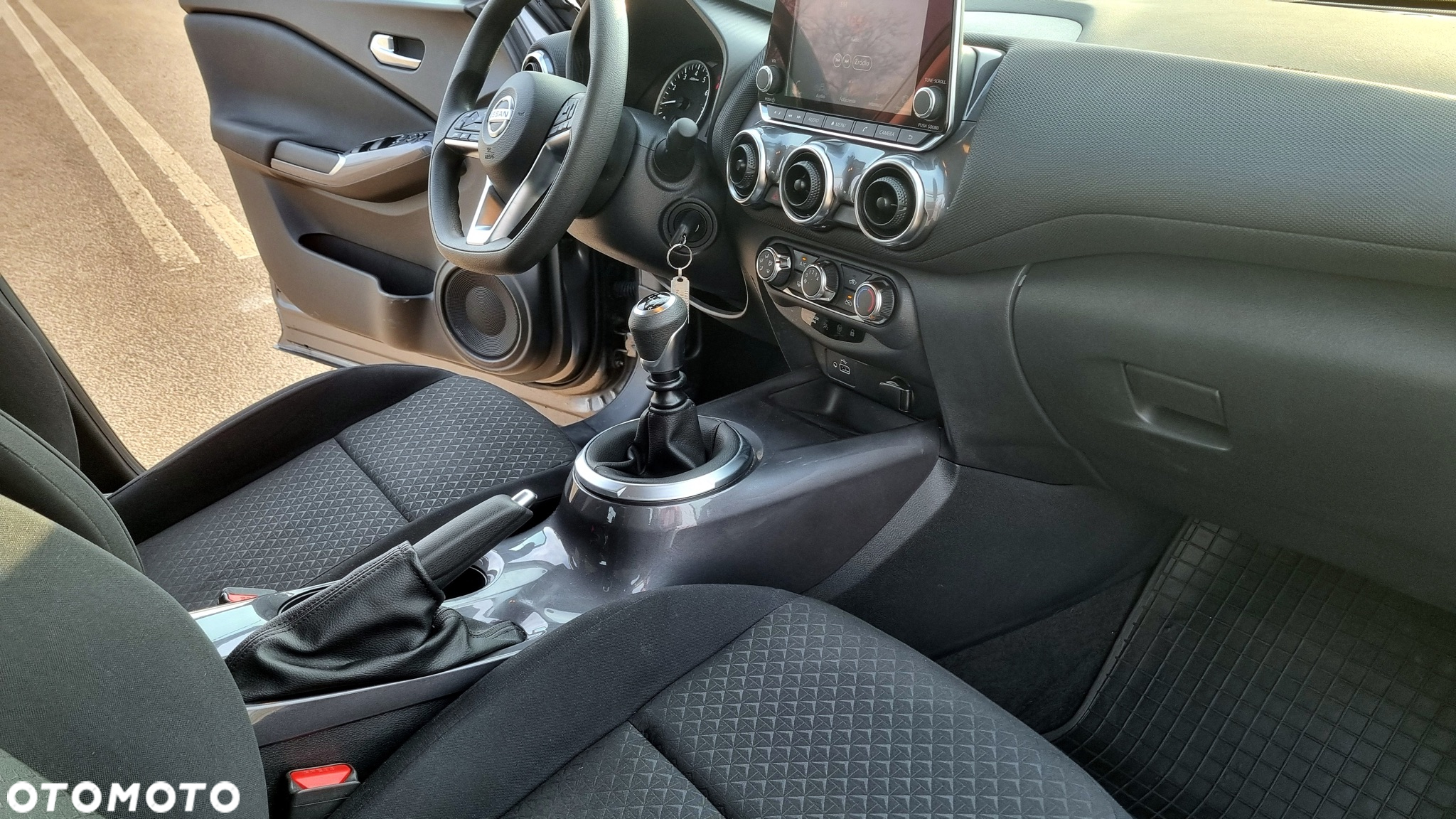 Nissan Juke 1.0 DIG-T N-Connecta - 26