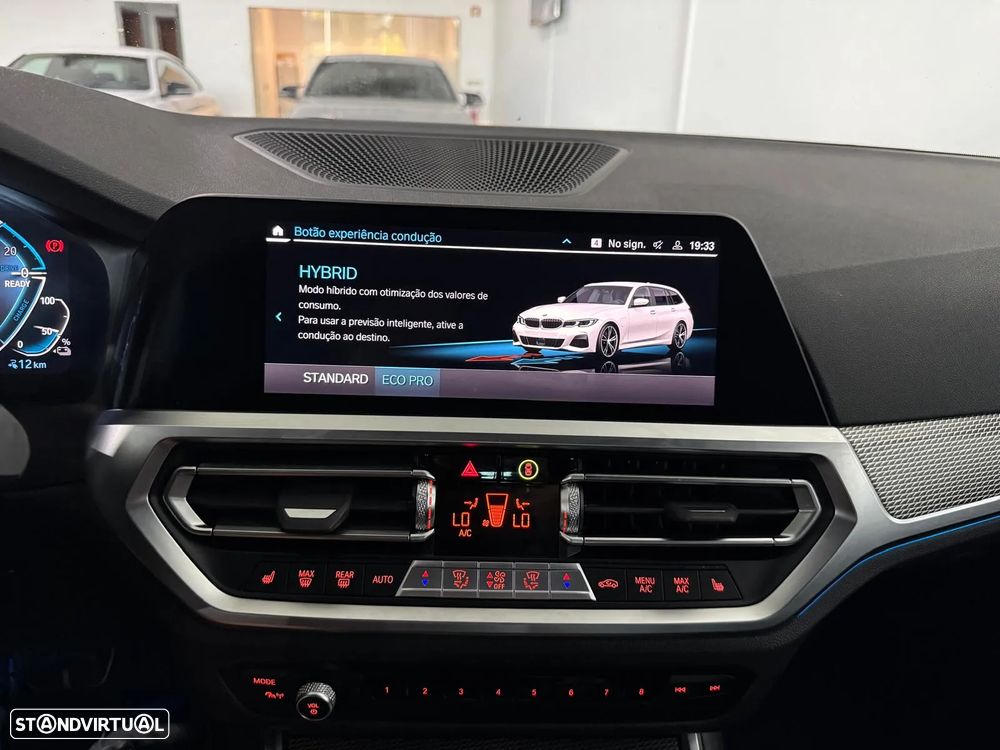BMW 330 e Touring Pack M Auto - 43