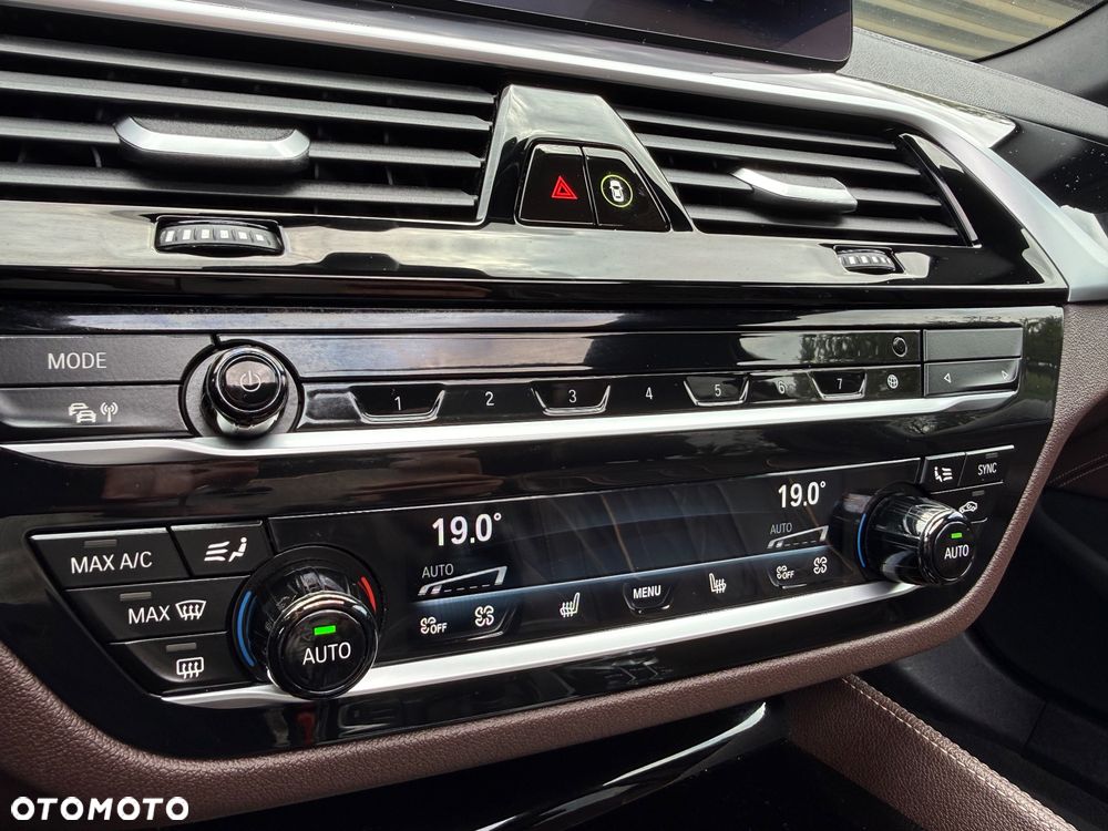 BMW Seria 5 530e M Sport sport - 34