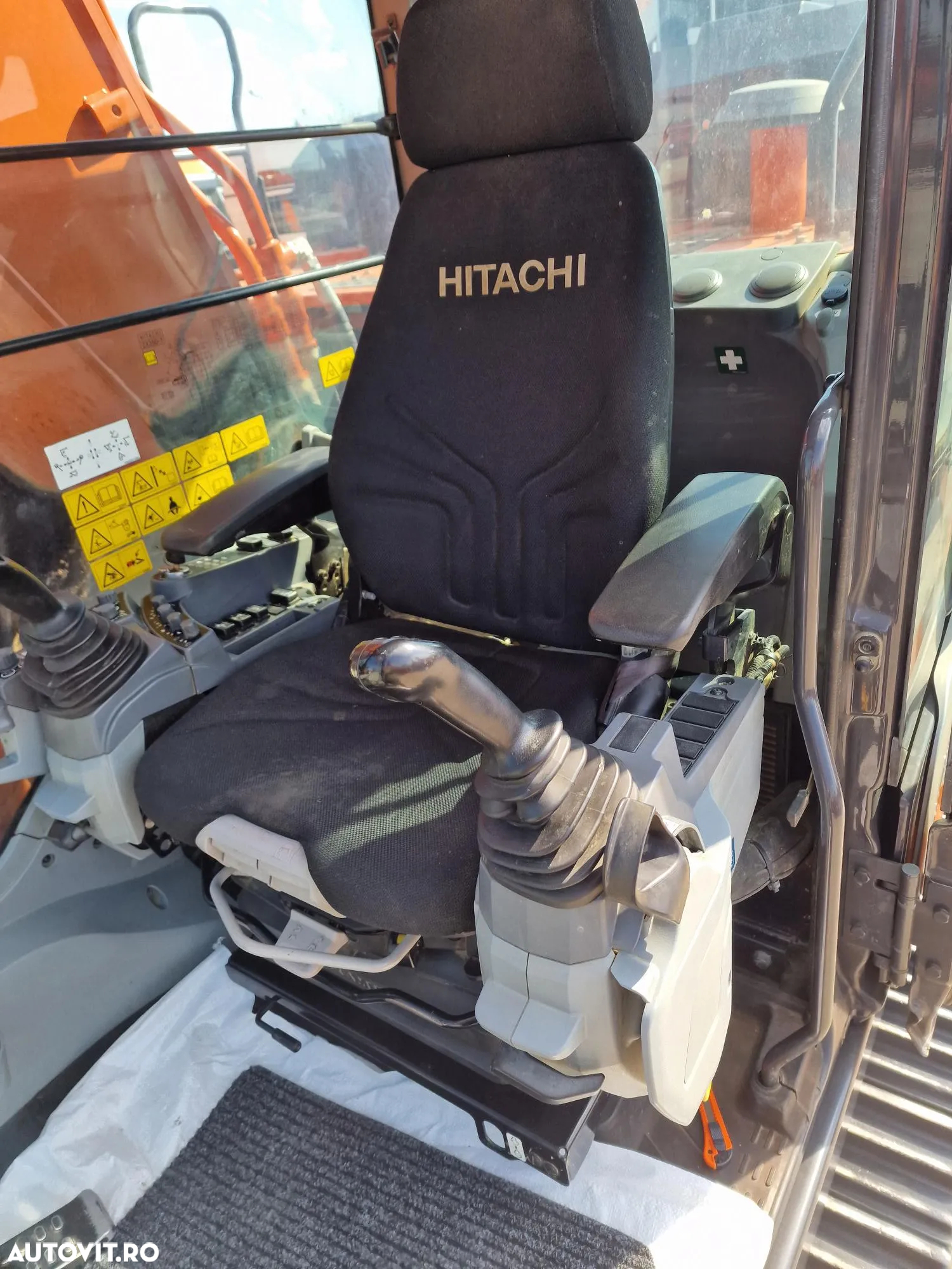 Hitachi ZX350-7, 2020, 9.420h, Cupa 2,2mc NOUA-94.900 Eur+Tva, Masa operationala 26,5t, Consum mediiu 14,1l/h, camera spate, camere laterale, inst picon, AC climatronic, Scaun operator pneumatic, lant 90% ok, STARE FOARTE BUNA, posibil leasing 5 ani-94900Eur - 9