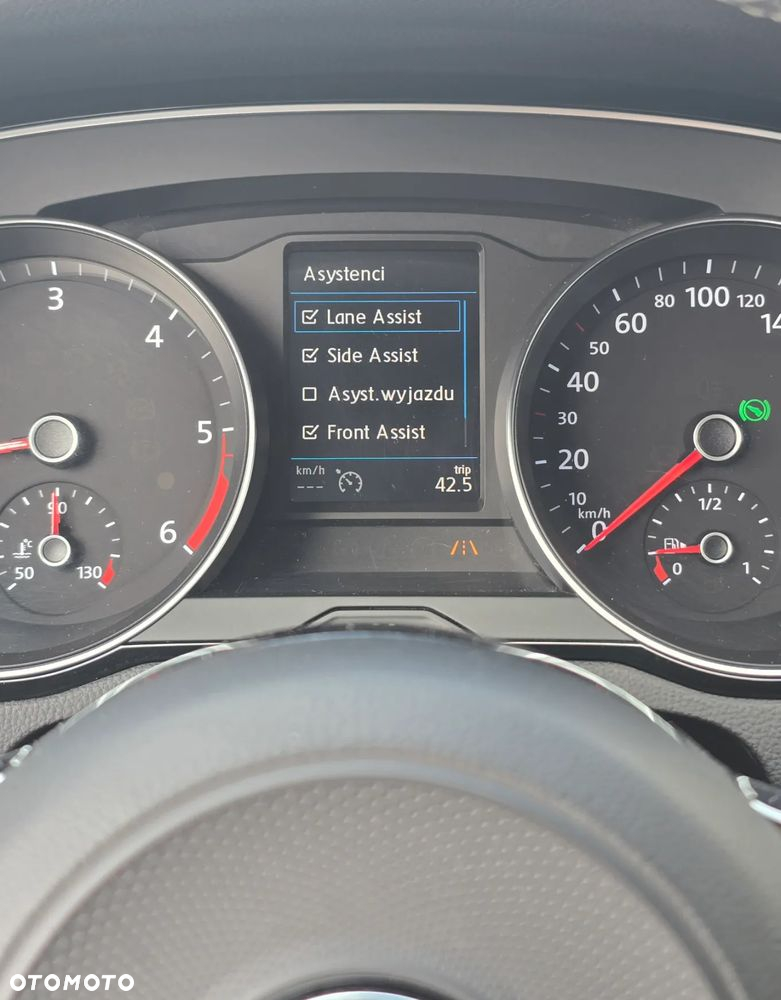 Volkswagen Passat - 25