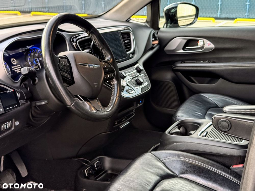 Chrysler Pacifica - 7