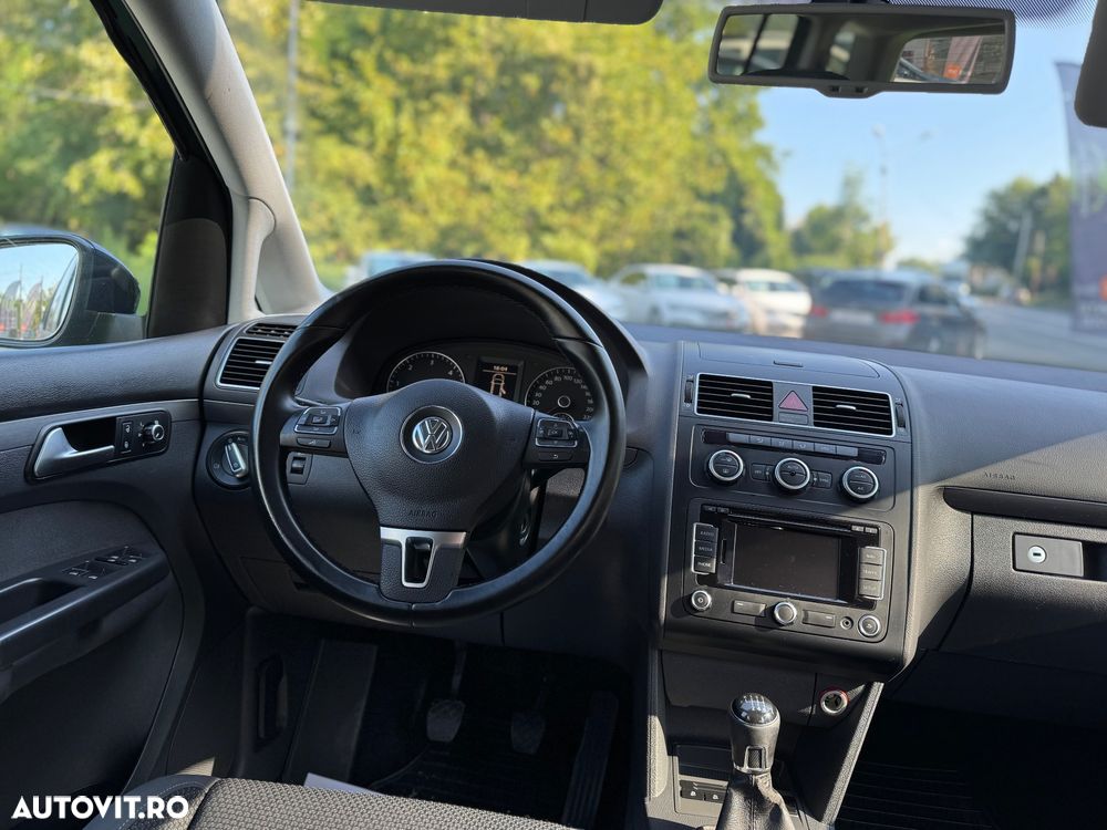 Volkswagen Touran - 11