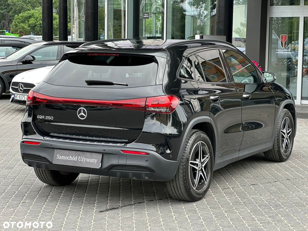 Mercedes-Benz EQA - 8