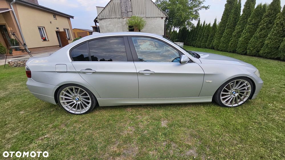 BMW Seria 3 325i - 4