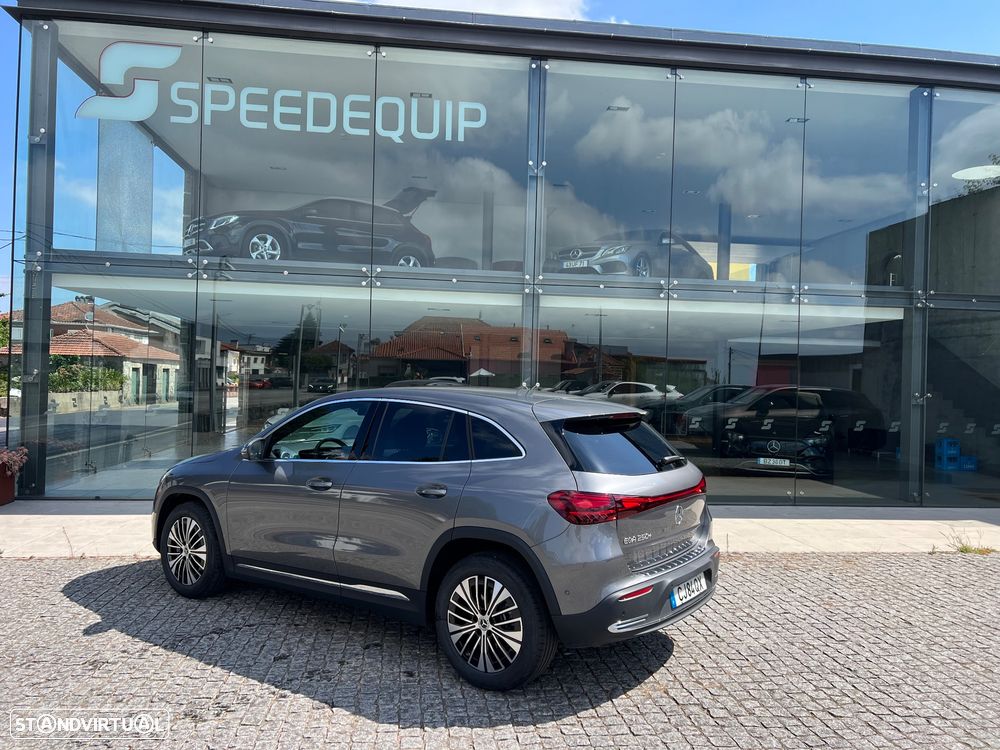 Mercedes-Benz EQA 250+ Edition — fotografia 3