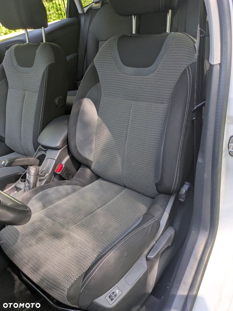 Citroën C4 HDi 115 Exclusive - 23