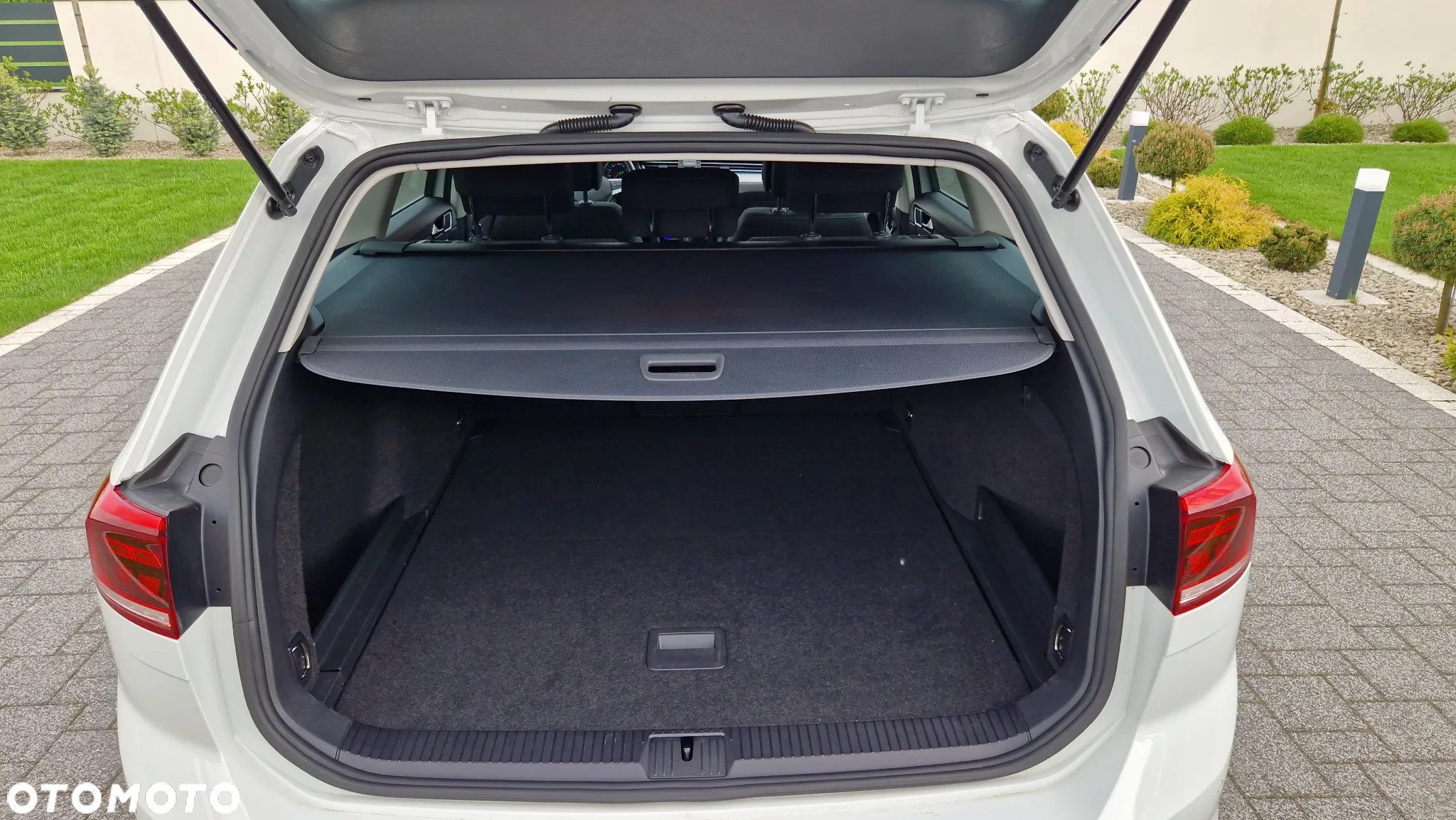 Volkswagen Passat Variant 2.0 TDI SCR DSG Business - 37